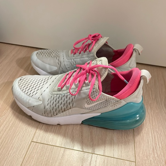Nike Shoes - Nike air max 270